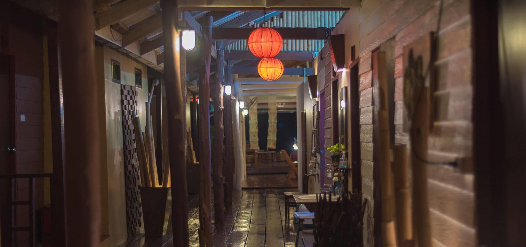 Sincere Hostel Bar And Bistro Ко-Ланта Экстерьер фото